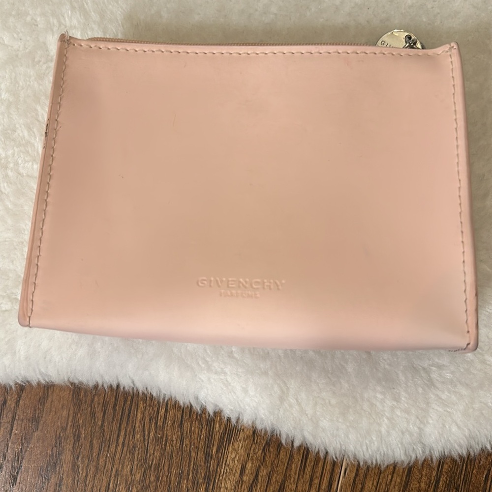 Givenchy makeup bag - Picture 3 of 9